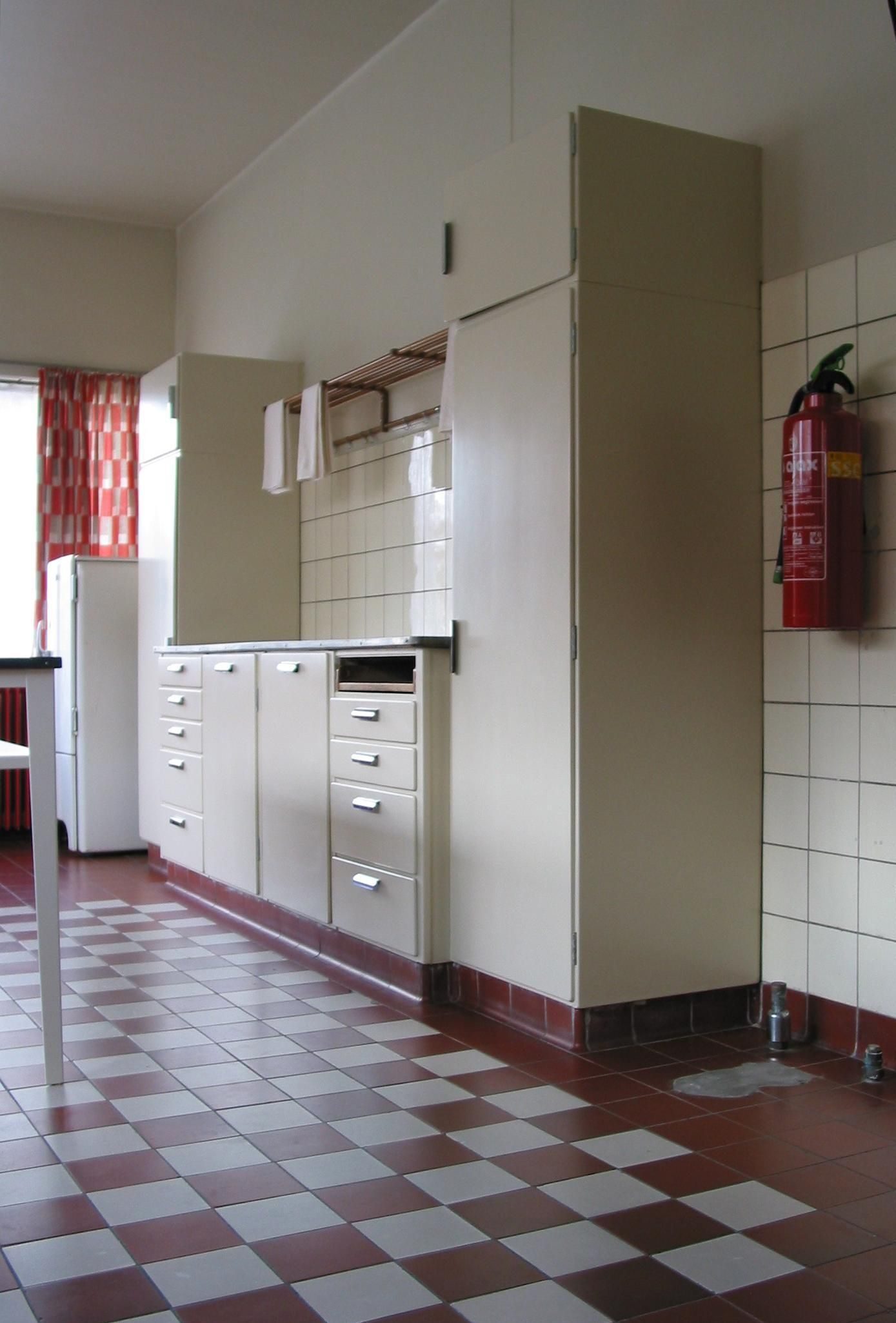 Piet Zwart, Bruynzeel modular kitchen, installed in Sonneveld House, Rotterdam, 1938
