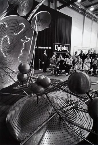 The Brain exhibition by Will Burtin for Upjohn, 1960 — visitors beside the large-scale anatomical model of the human brain